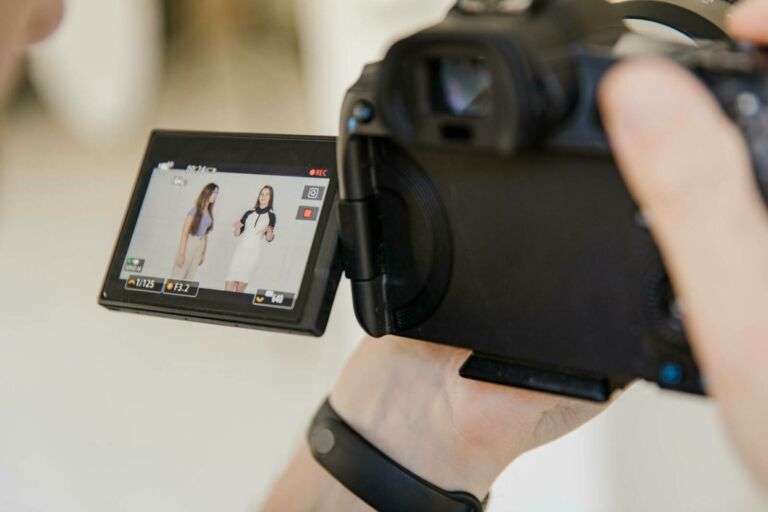 Paid media and chat on Alua for content creators
